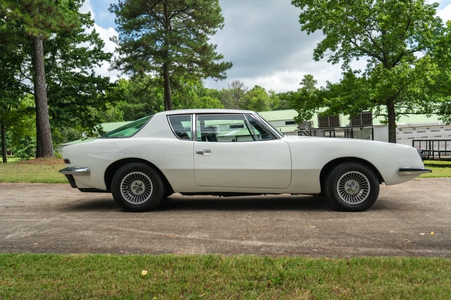 1972 Studebaker Avanti - Image 8 of 16