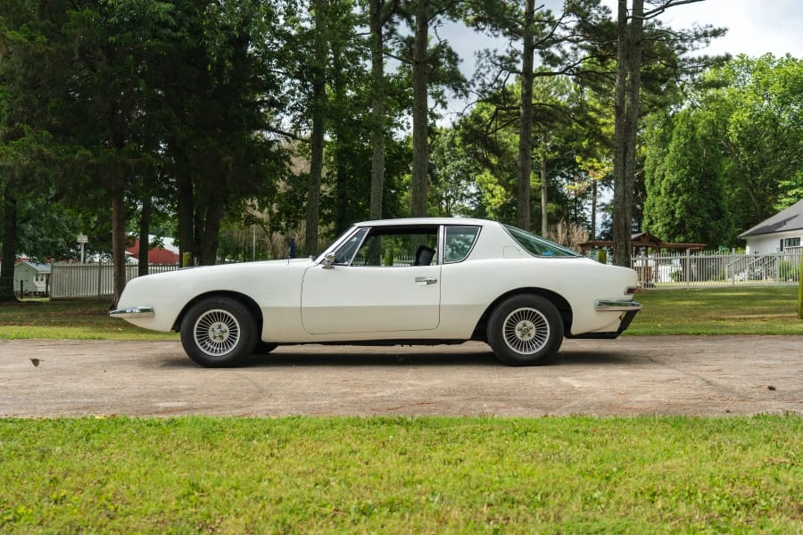 1972 Studebaker Avanti - Image 2 of 16