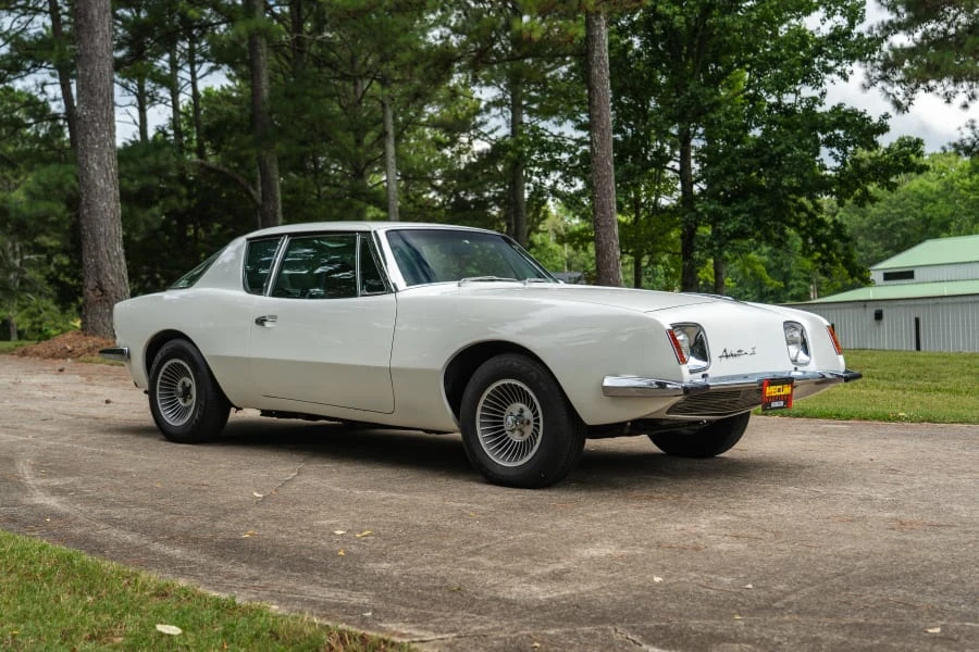 1972 Studebaker Avanti - Image 6 of 16