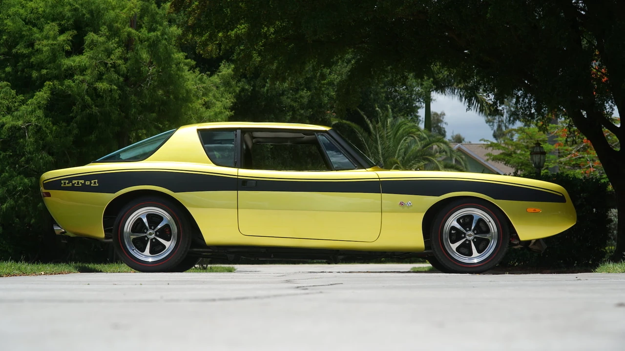 1972 Studebaker Avanti - Image 2 of 31