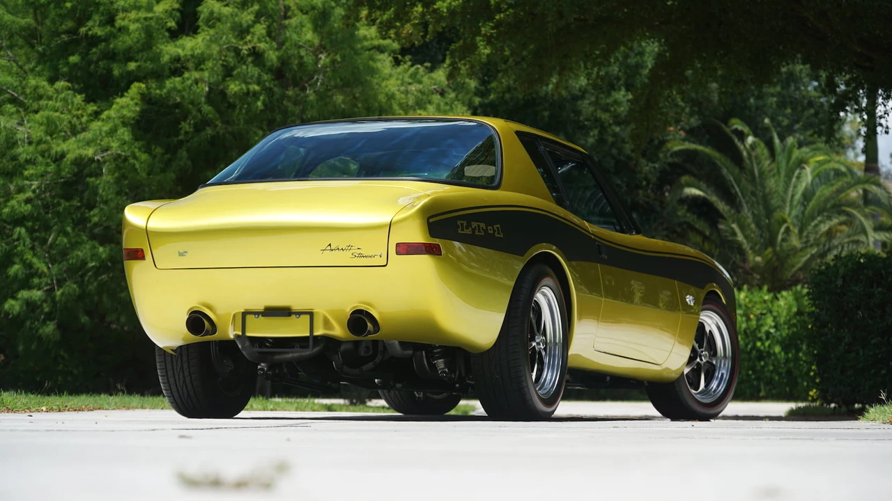 1972 Studebaker Avanti - Image 3 of 31
