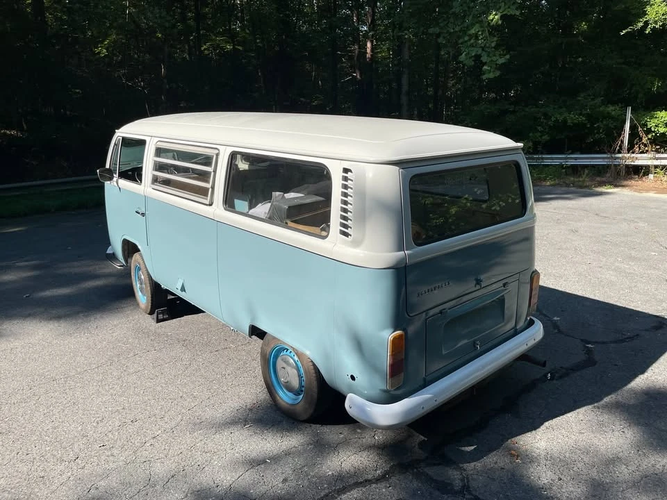 1972 Volkswagen Bay-Window Bus - Image 9 of 11