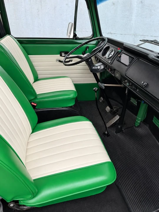 1972 Volkswagen Bay-Window Bus - Image 4 of 9