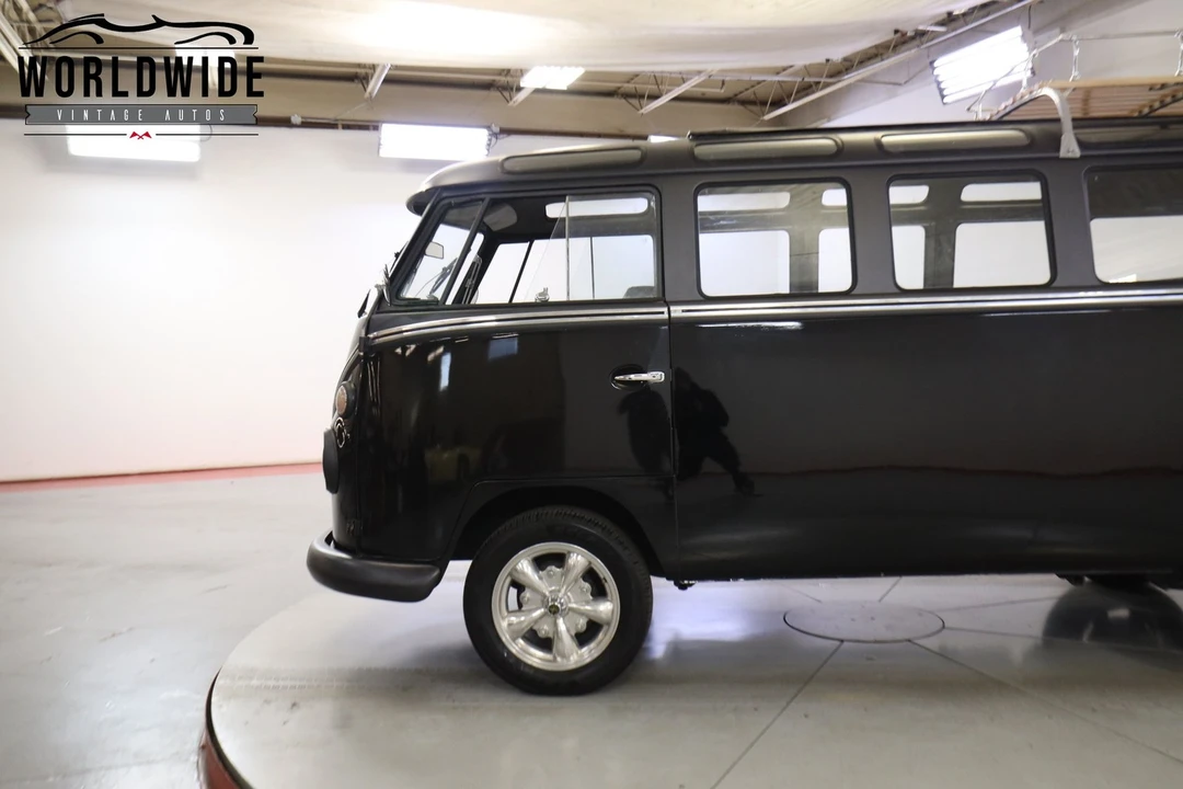 1972 Volkswagen Split-Window Bus - Image 10 of 12