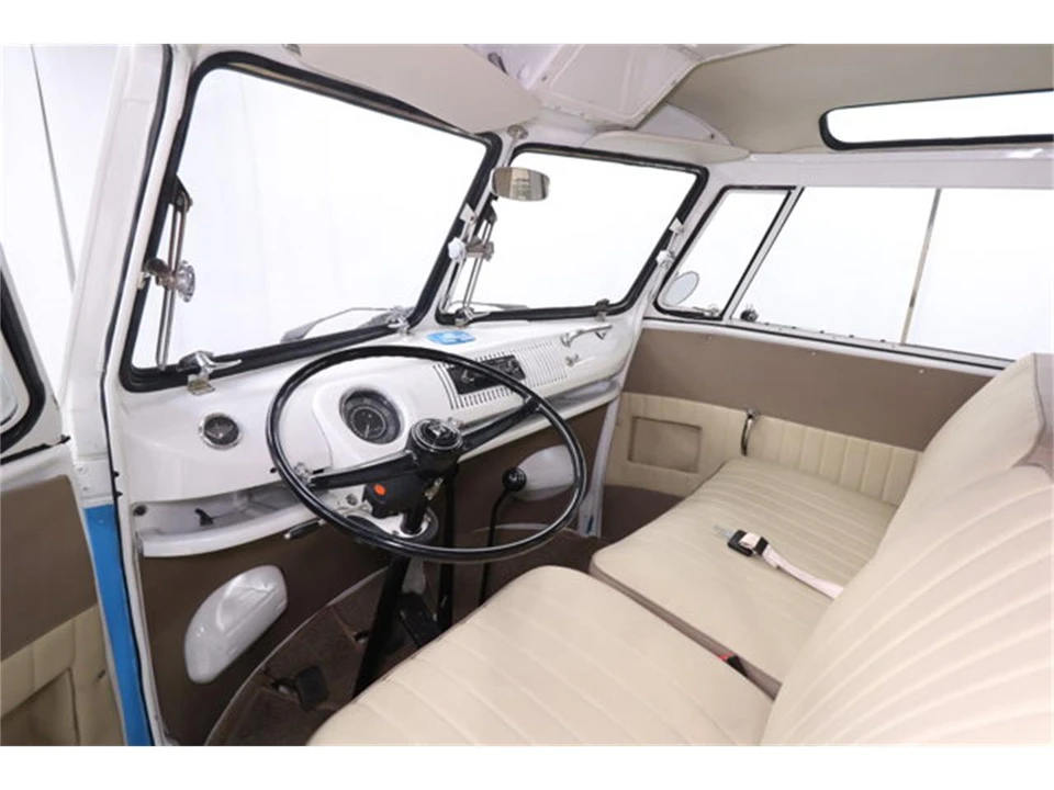 1972 Volkswagen Bay-Window Bus - Image 9 of 31