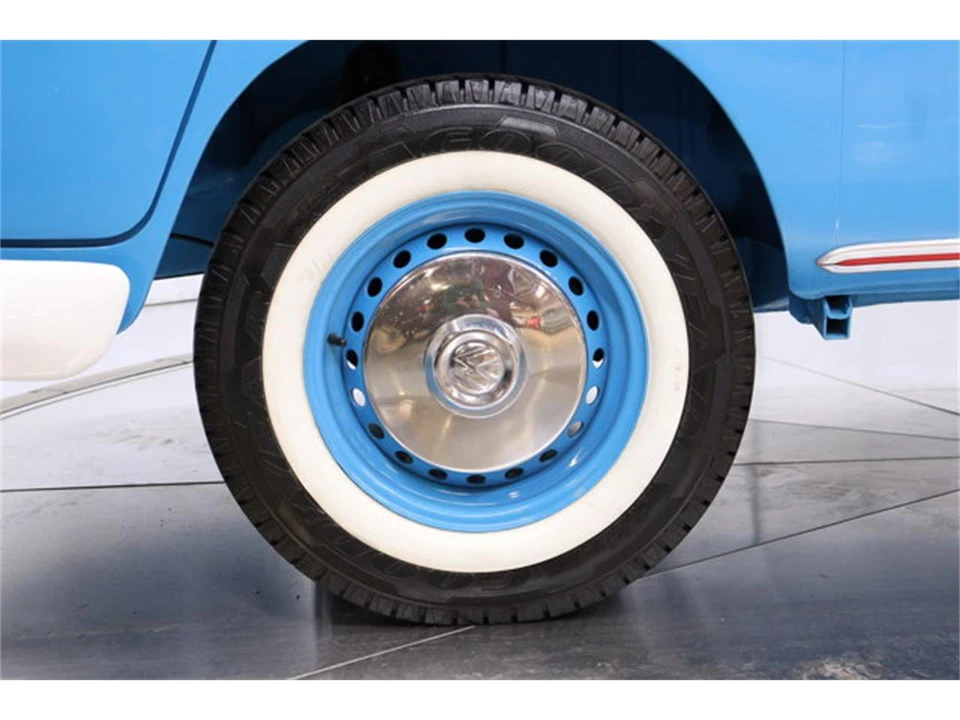 1972 Volkswagen Bay-Window Bus - Image 24 of 31