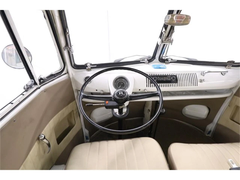 1972 Volkswagen Bay-Window Bus - Image 10 of 31