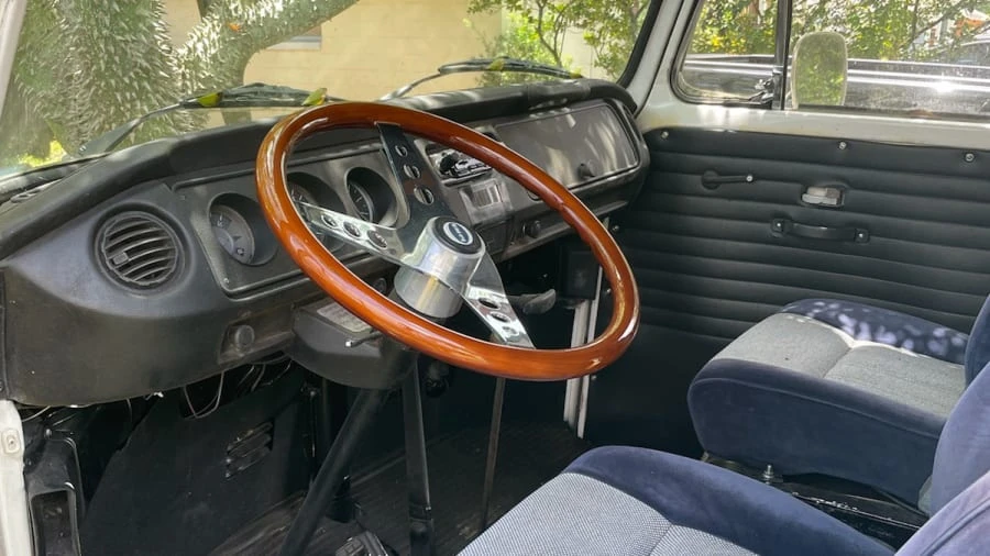 1972 Volkswagen Bay-Window Bus - Image 3 of 8