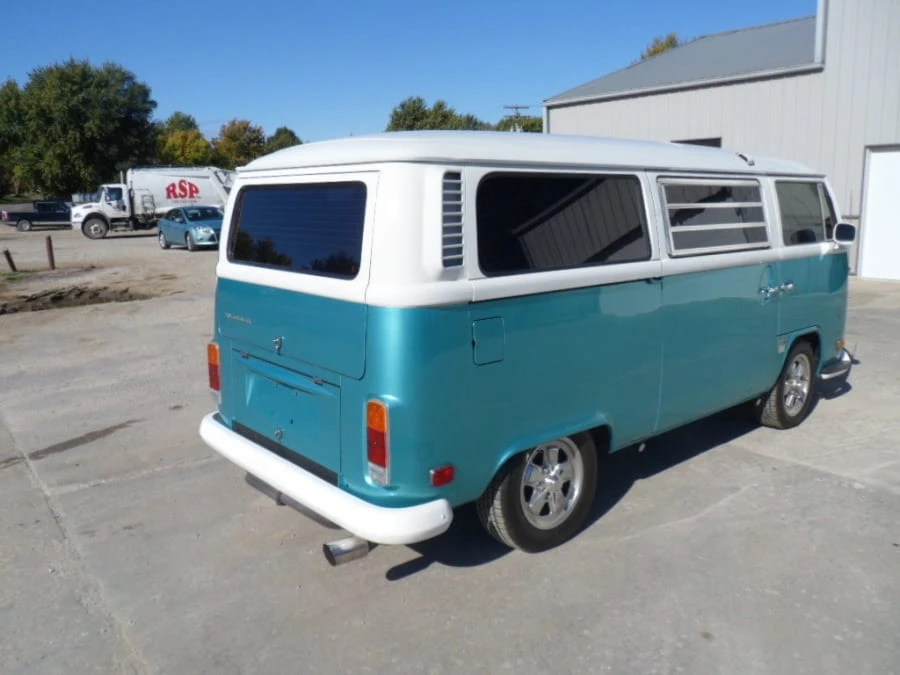 1972 Volkswagen Bay-Window Bus - Image 3 of 9