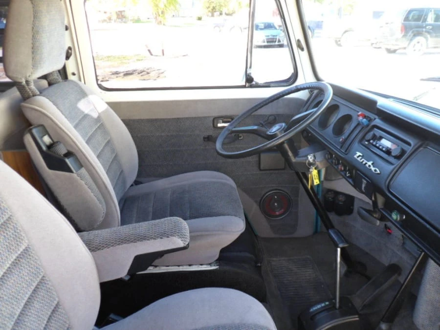 1972 Volkswagen Bay-Window Bus - Image 4 of 9