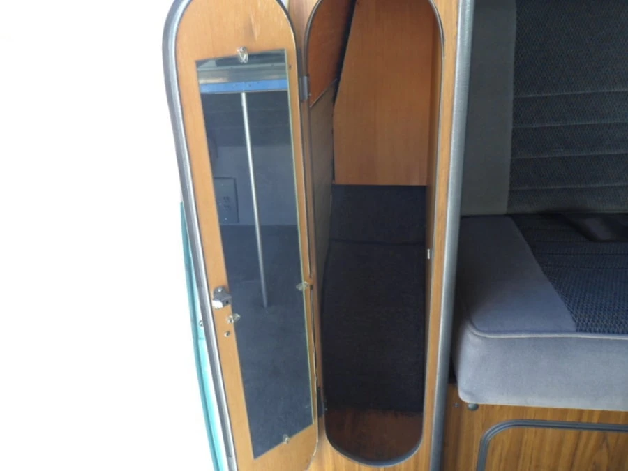 1972 Volkswagen Bay-Window Bus - Image 6 of 9