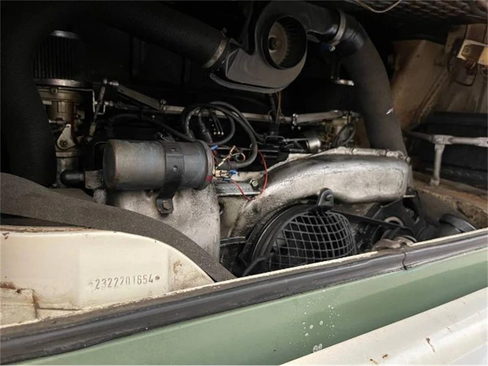 1972 Volkswagen Bay-Window Bus - Image 10 of 17
