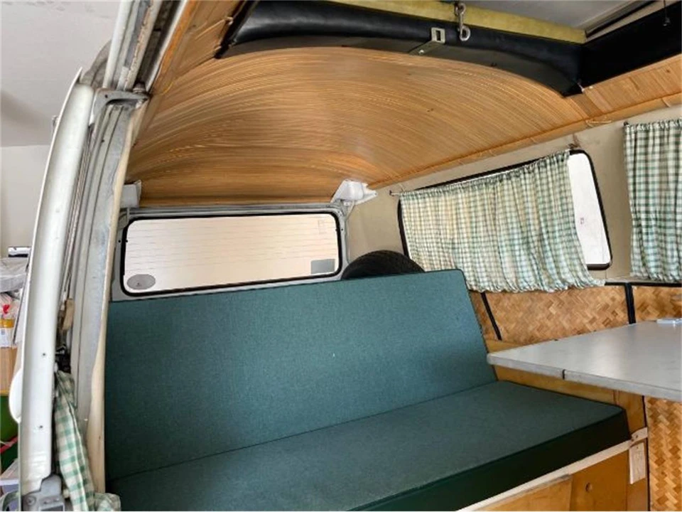 1972 Volkswagen Bay-Window Bus - Image 6 of 17