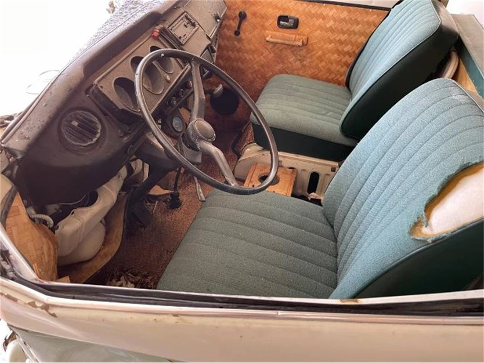 1972 Volkswagen Bay-Window Bus - Image 2 of 17