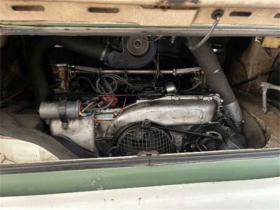 1972 Volkswagen Bay-Window Bus - Image 12 of 17