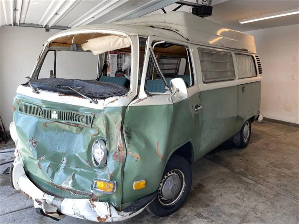 1972 Volkswagen Bay-Window Bus - Image 16 of 17