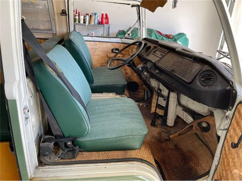 1972 Volkswagen Bay-Window Bus - Image 4 of 17