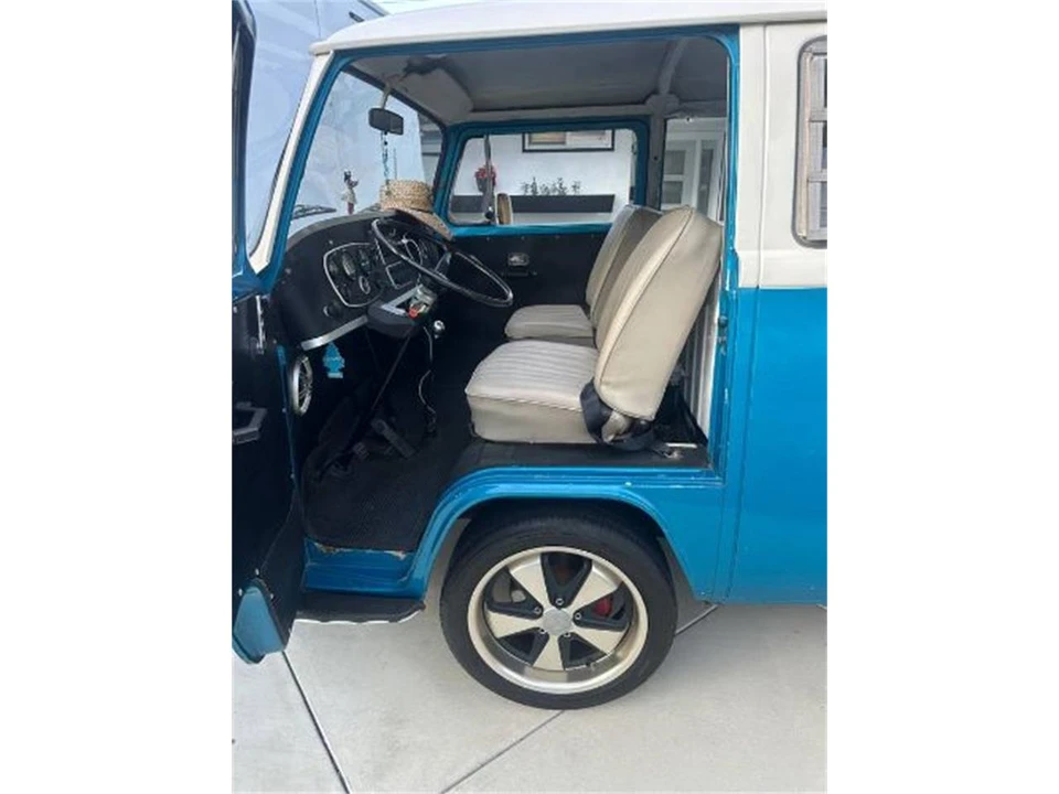1972 Volkswagen Bay-Window Bus - Image 9 of 17