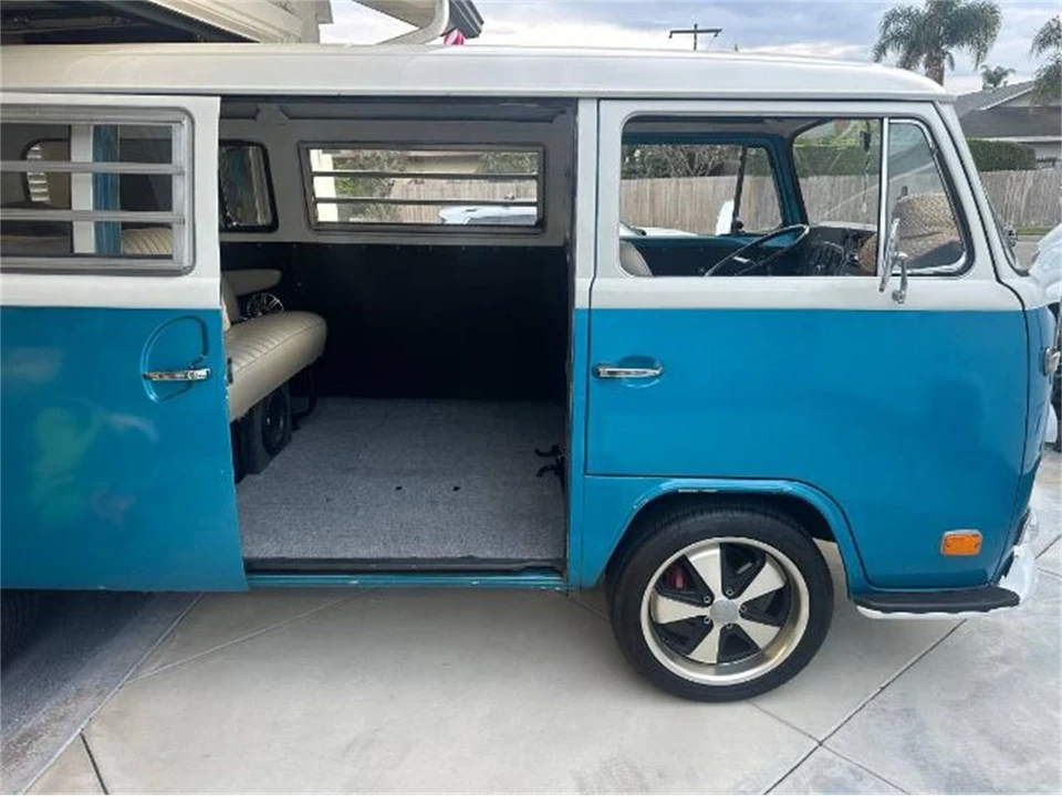 1972 Volkswagen Bay-Window Bus - Image 7 of 17