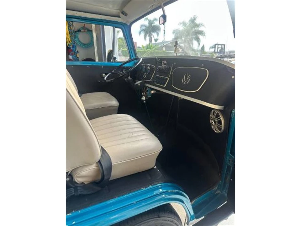 1972 Volkswagen Bay-Window Bus - Image 5 of 17