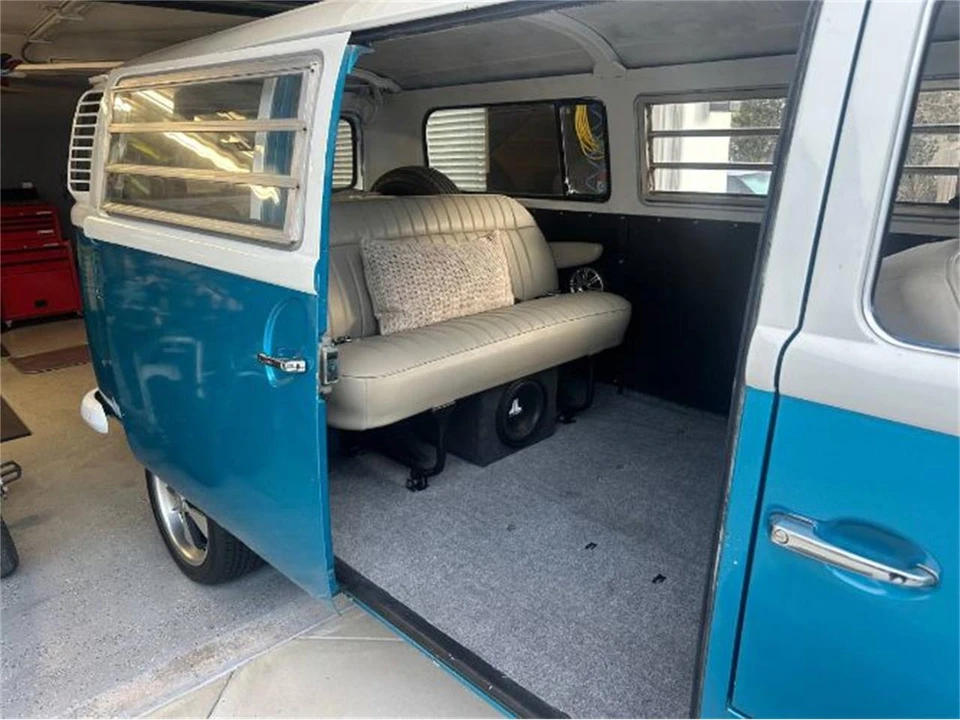 1972 Volkswagen Bay-Window Bus - Image 6 of 17
