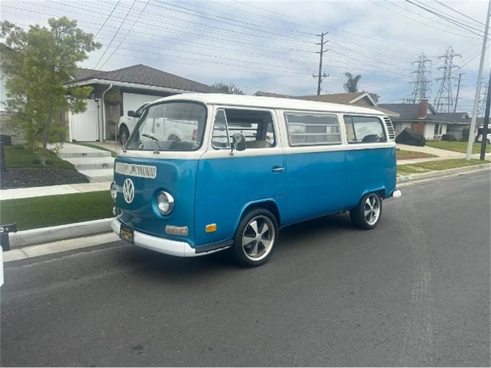 1972 Volkswagen Bay-Window Bus - Image 13 of 17