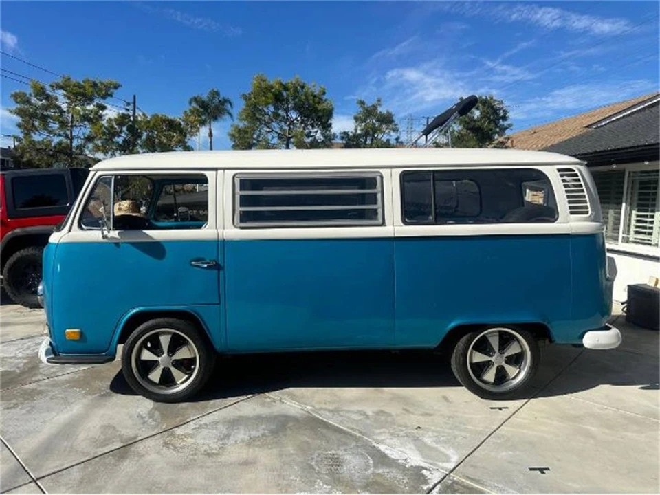 1972 Volkswagen Bay-Window Bus - Image 14 of 17