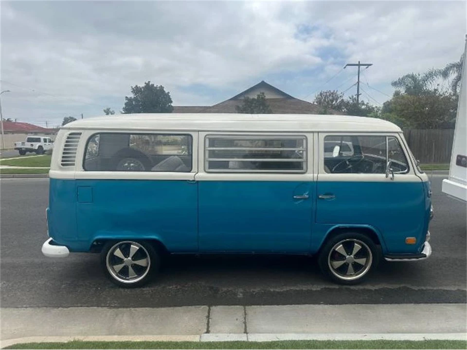 1972 Volkswagen Bay-Window Bus - Image 16 of 17