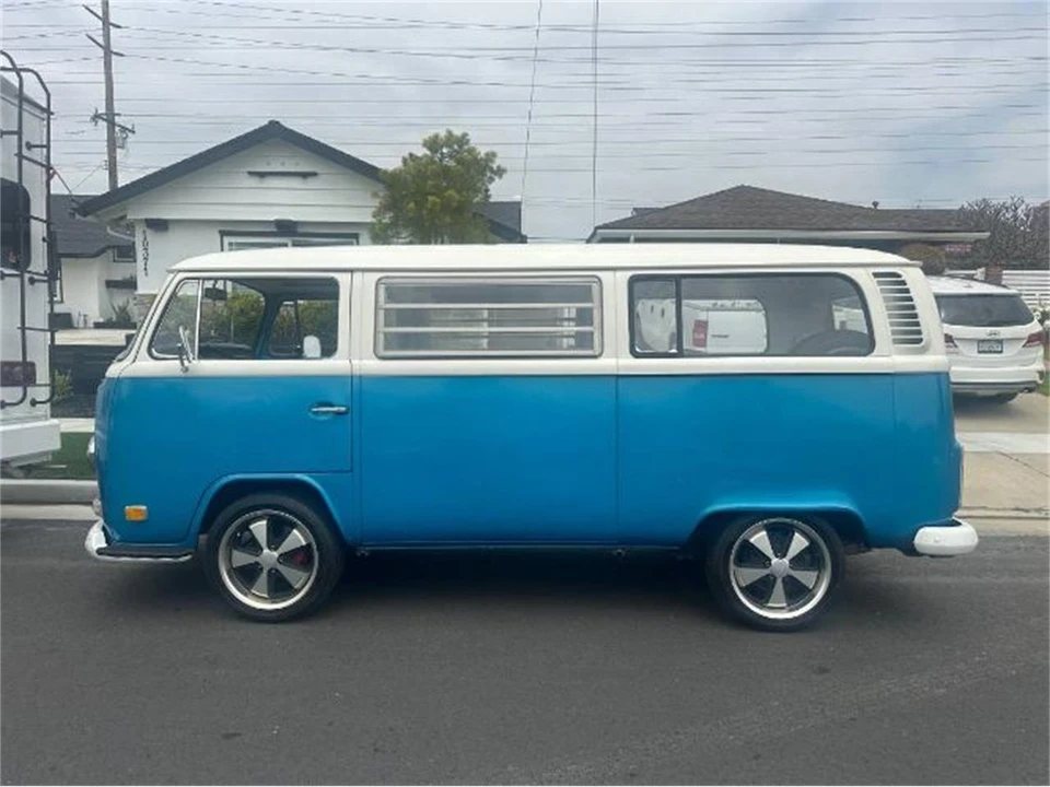 1972 Volkswagen Bay-Window Bus - Image 15 of 17