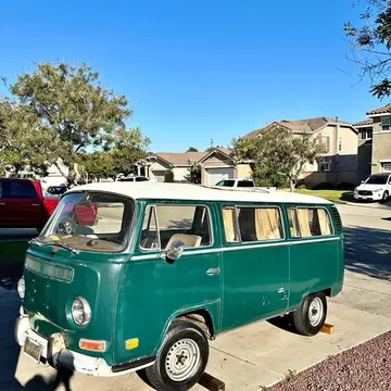 1972 Volkswagen Bus Deluxe