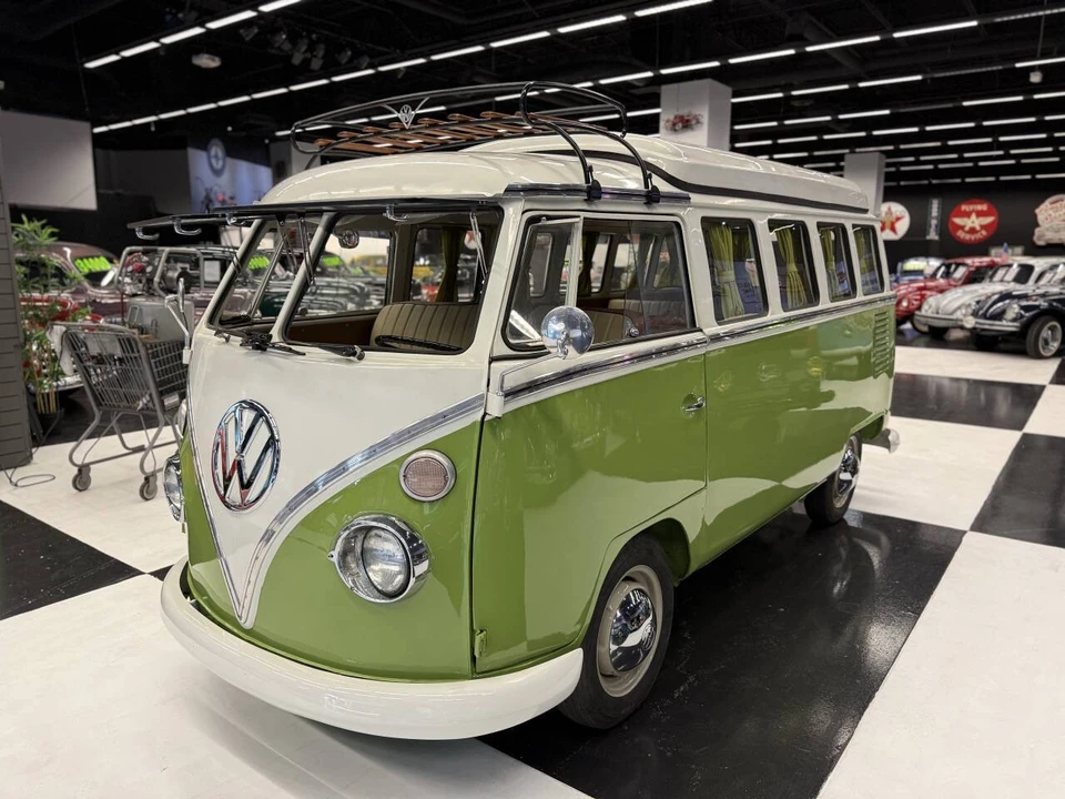 1972 Volkswagen Bay-Window Bus - Image 7 of 21