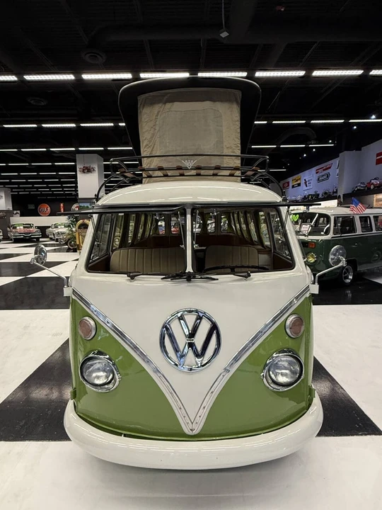 1972 Volkswagen Bay-Window Bus - Image 16 of 21