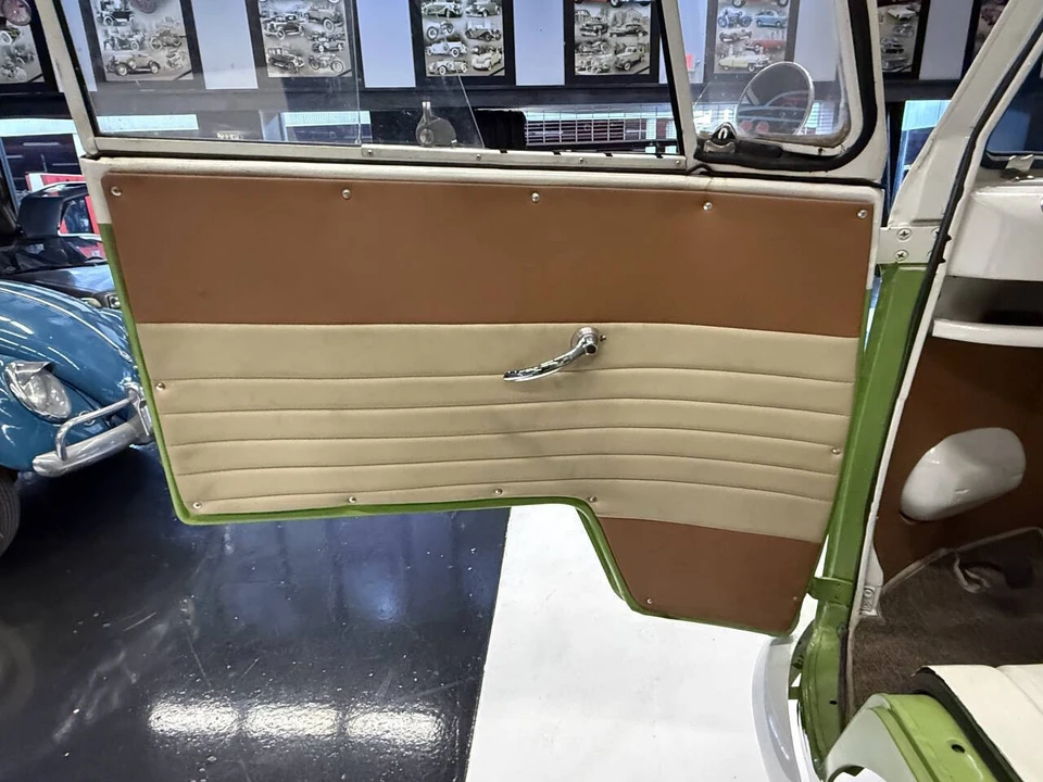 1972 Volkswagen Bay-Window Bus - Image 12 of 21
