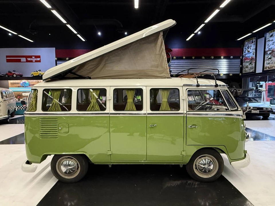 1972 Volkswagen Bay-Window Bus - Image 9 of 21