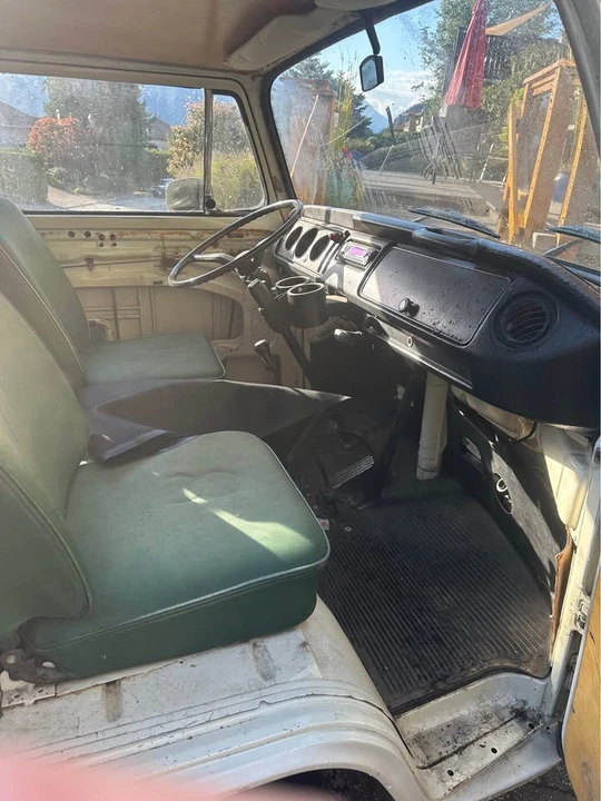 1972 Volkswagen Bay-Window Bus - Image 17 of 18