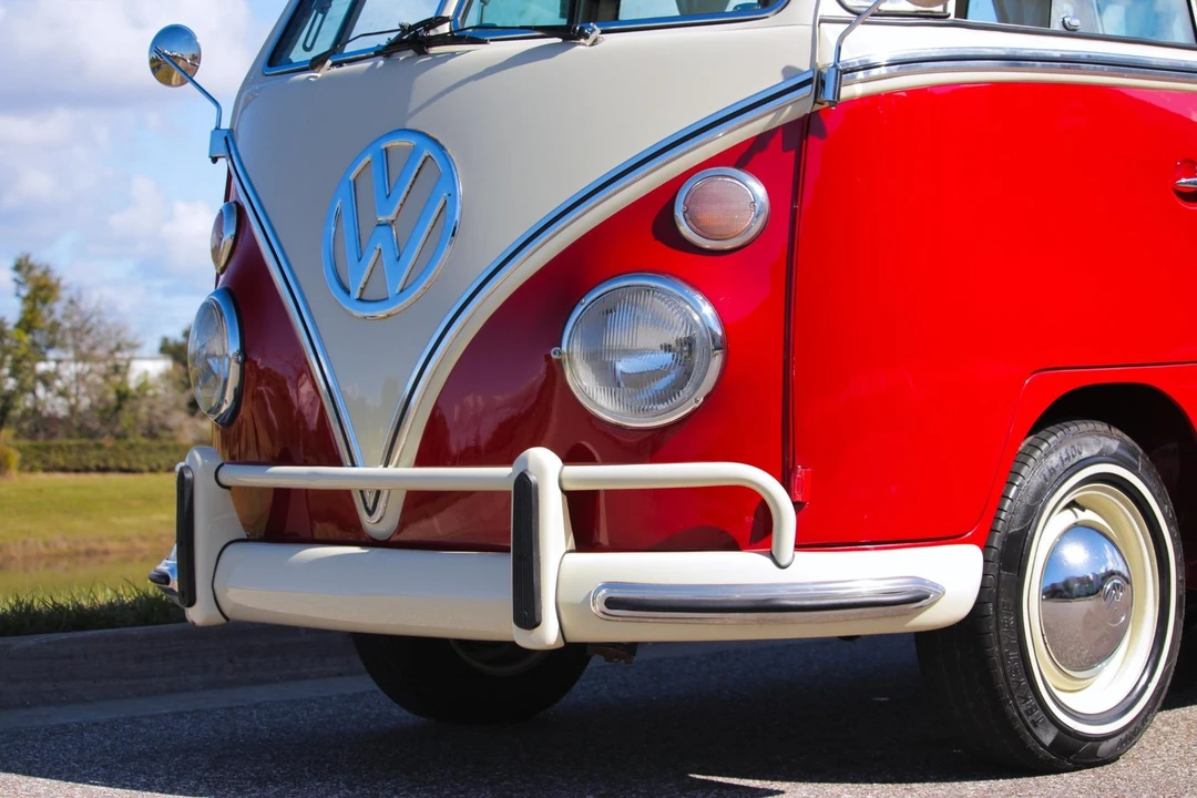 1972 Volkswagen Bay-Window Bus - Image 28 of 31