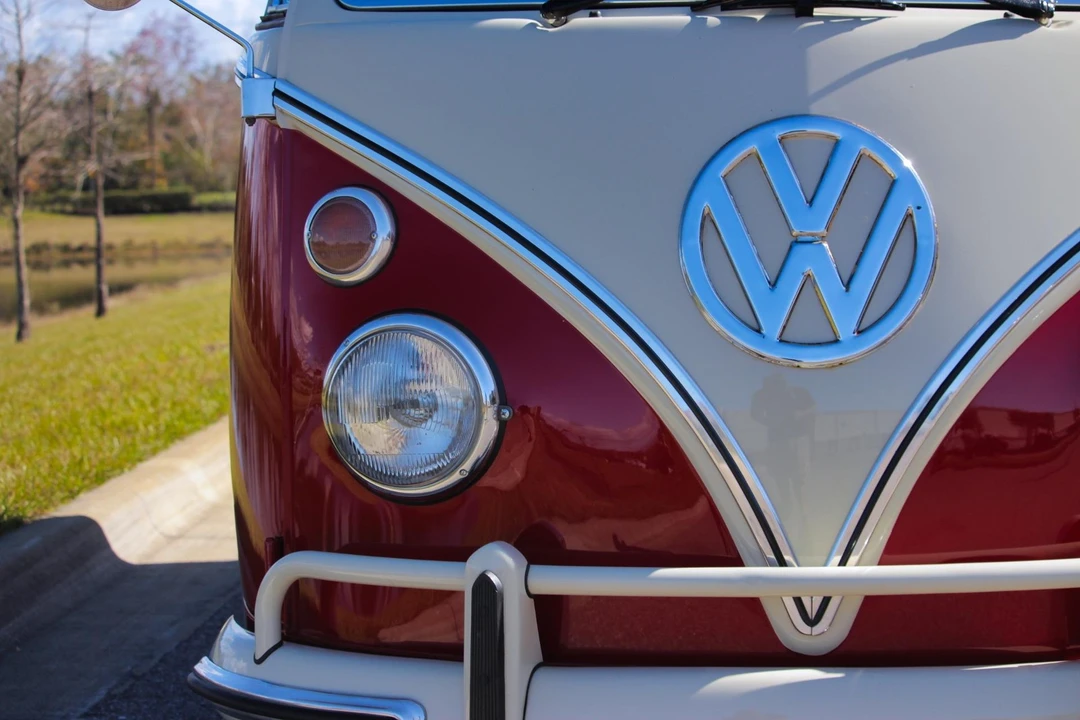 1972 Volkswagen Bay-Window Bus - Image 25 of 31