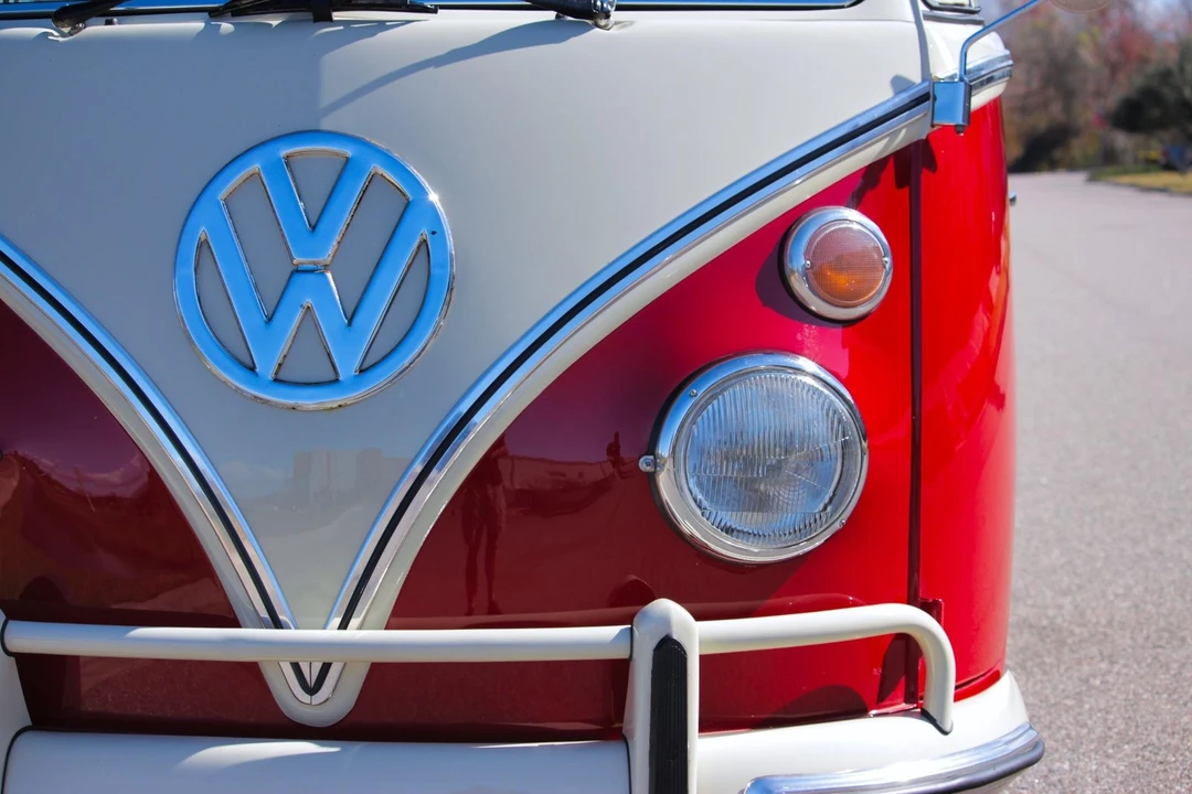 1972 Volkswagen Bay-Window Bus - Image 26 of 31