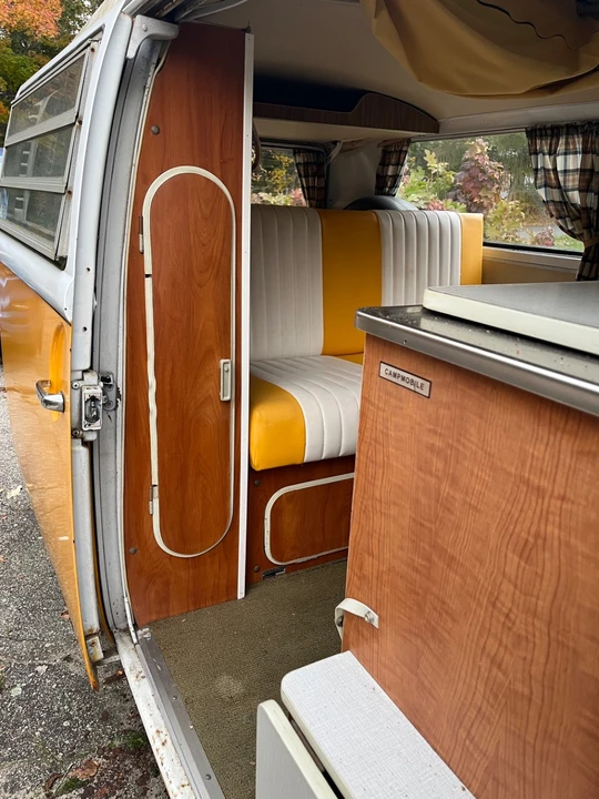 1972 Volkswagen Bay-Window Bus - Image 8 of 21