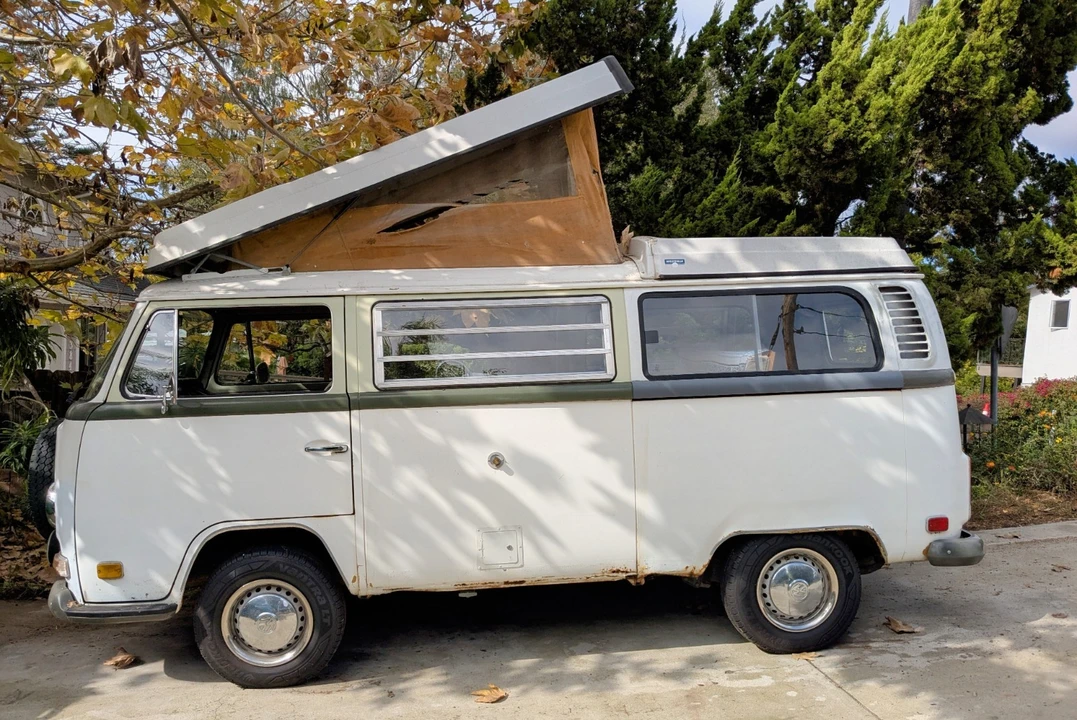 1972 Volkswagen Bay-Window Bus - Image 2 of 21