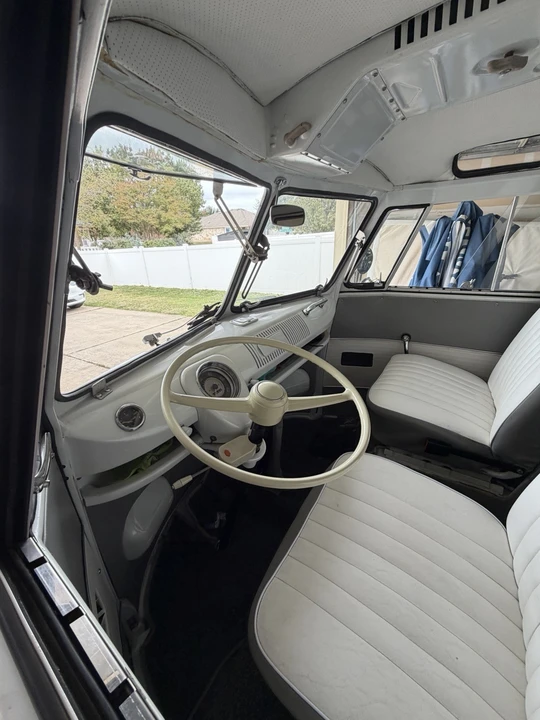 1972 Volkswagen Bay-Window Bus - Image 12 of 18