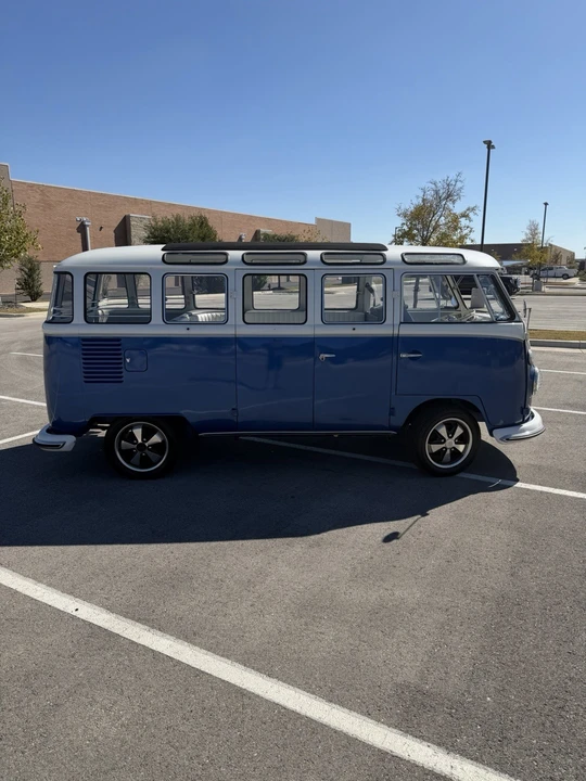 1972 Volkswagen Bay-Window Bus - Image 4 of 18