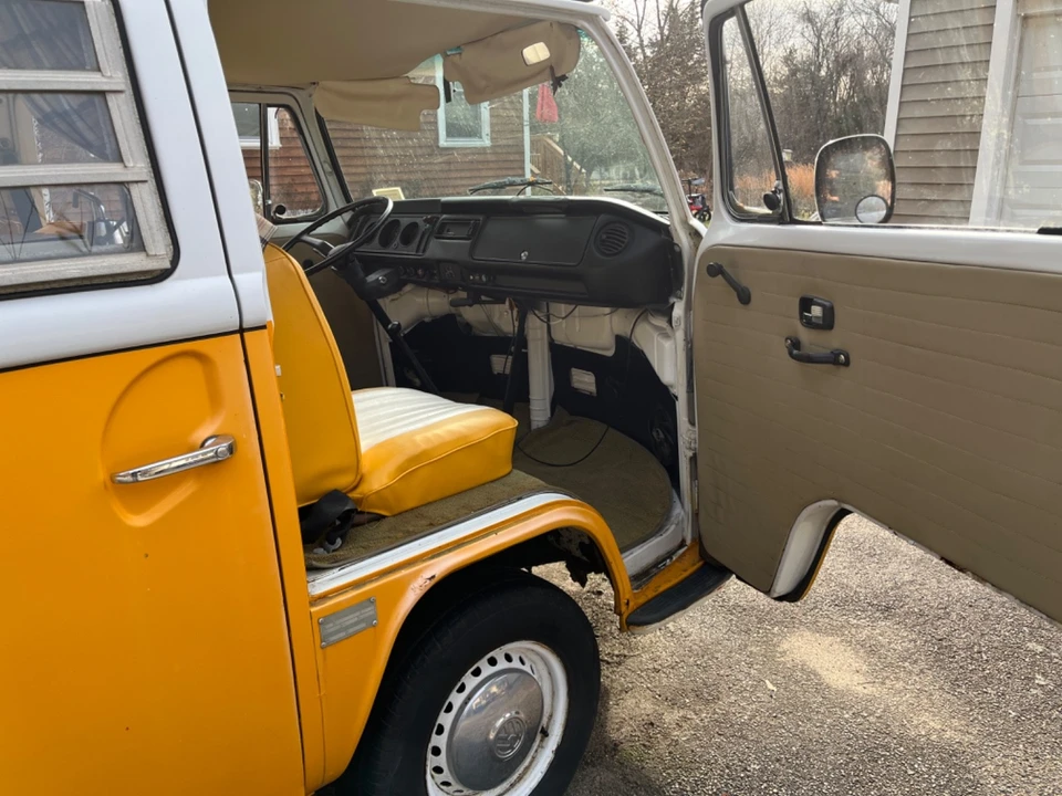 1972 Volkswagen Bay-Window Bus - Image 17 of 21