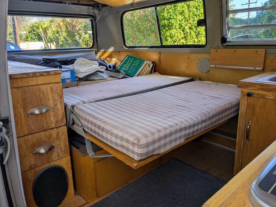 1972 Volkswagen Bay-Window Bus - Image 6 of 21