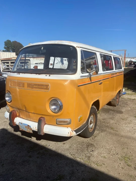 1972 Volkswagen Bay-Window Bus - Image 2 of 16