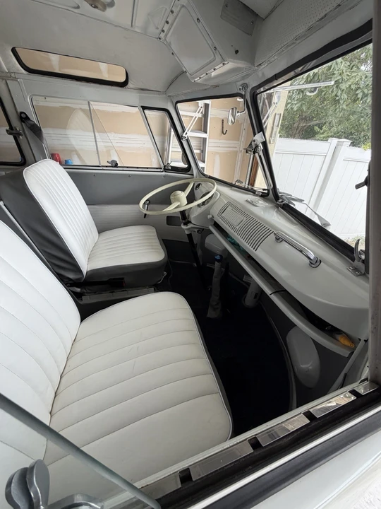 1972 Volkswagen Bay-Window Bus - Image 10 of 18