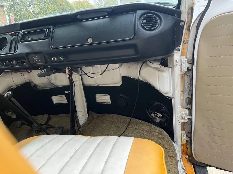 1972 Volkswagen Bay-Window Bus - Image 18 of 21