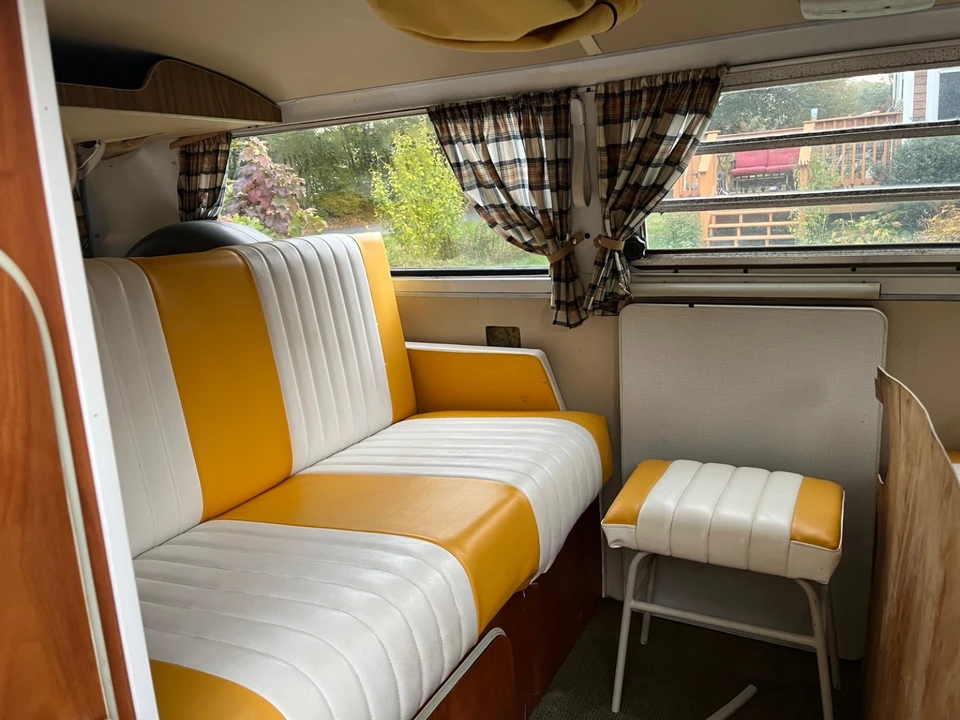 1972 Volkswagen Bay-Window Bus - Image 10 of 21