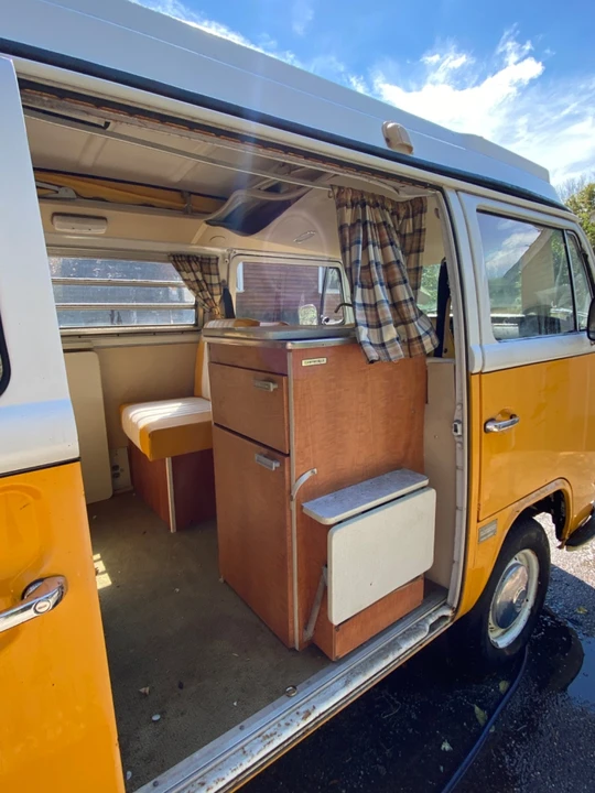 1972 Volkswagen Bay-Window Bus - Image 7 of 21