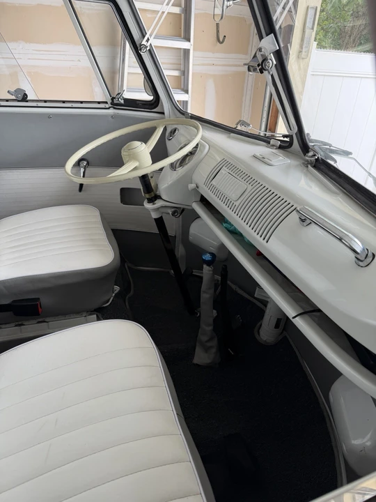 1972 Volkswagen Bay-Window Bus - Image 11 of 18